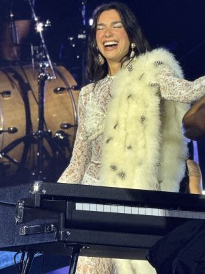 © x.com/illusiondlipa
