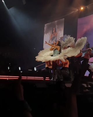 © instagram.com/iamsabrinajane
