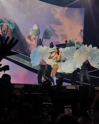 © instagram.com/iamsabrinajane
